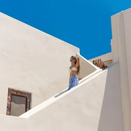 Grandiose Santorini 2 Bedrooms Erza With Spacious Terrace Featuring Outdoor Hot Tub * Pýrgos