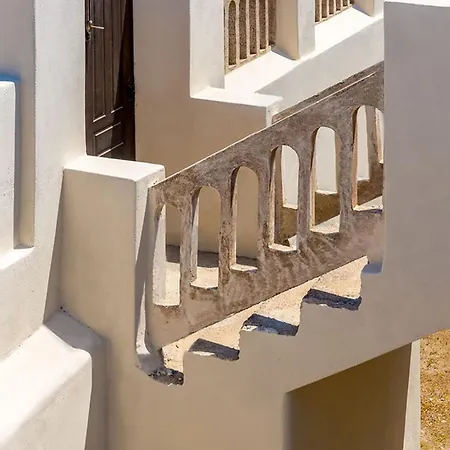 Grandiose Santorini 2 Bedrooms Erza With Spacious Terrace Featuring Outdoor Hot Tub Pýrgos