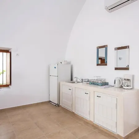 Grandiose Santorini 2 Bedrooms Erza With Spacious Terrace Featuring Outdoor Hot Tub