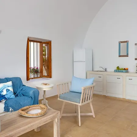 וילה Grandiose Santorini 2 Bedrooms Erza With Spacious Terrace Featuring Outdoor Hot Tub Pýrgos