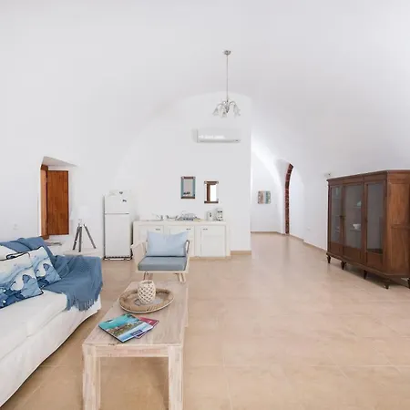 וילה Grandiose Santorini 2 Bedrooms Erza With Spacious Terrace Featuring Outdoor Hot Tub Pýrgos
