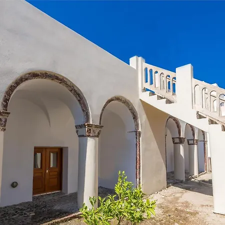 Grandiose Santorini 2 Bedrooms Erza With Spacious Terrace Featuring Outdoor Hot Tub * Pýrgos