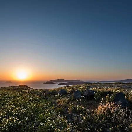 Grandiose Santorini 2 Bedrooms Erza With Spacious Terrace Featuring Outdoor Hot Tub וילה