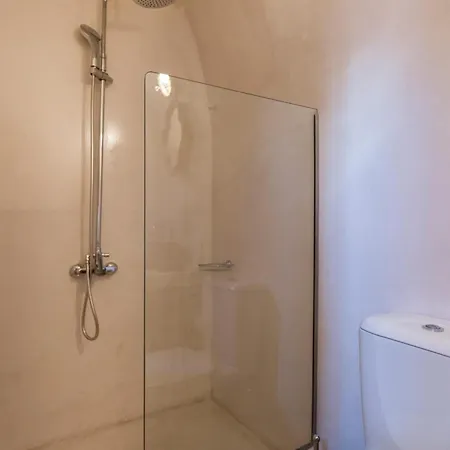 Grandiose Santorini 2 Bedrooms Erza With Spacious Terrace Featuring Outdoor Hot Tub *