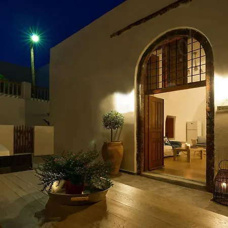 Grandiose Santorini 2 Bedrooms Erza With Spacious Terrace Featuring Outdoor Hot Tub וילה *
