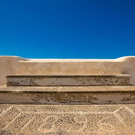Grandiose Santorini 2 Bedrooms Erza With Spacious Terrace Featuring Outdoor Hot Tub * Pýrgos