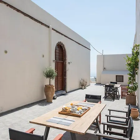Grandiose Santorini 2 Bedrooms Erza With Spacious Terrace Featuring Outdoor Hot Tub וילה Pýrgos