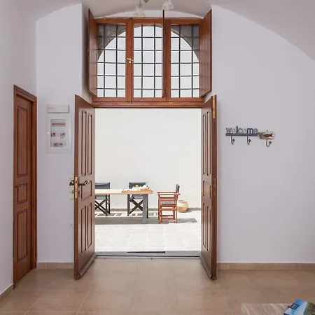 Grandiose Santorini 2 Bedrooms Erza With Spacious Terrace Featuring Outdoor Hot Tub וילה
