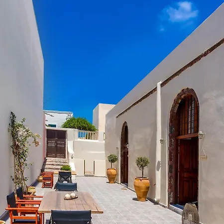 Grandiose Santorini 2 Bedrooms Erza With Spacious Terrace Featuring Outdoor Hot Tub * Pýrgos